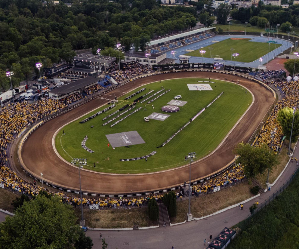 Stadion żużlowy w Lublinie z lotu ptaka wypełniony kibicami. O planach jego przebudowy przeczytasz na Eska Lublin.