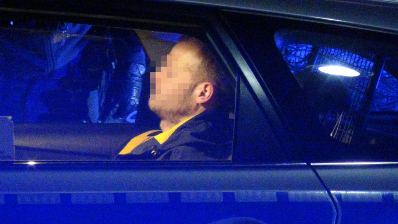 Nocna awantura na Powiślu. W ruch poszły butelki i broń