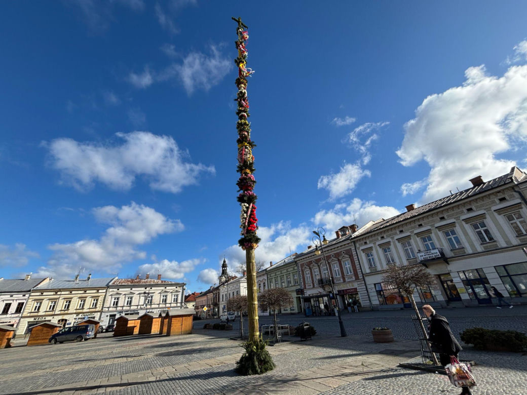 Palma wielkanocna na Rynku w Nowym Sączu