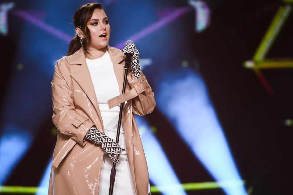 Ewa Farna: Pochwaliła się brzuszkiem