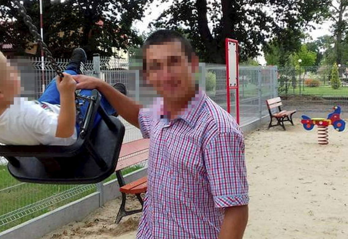 Skatowali Leszka na polnej drodze i odwieźli do domu