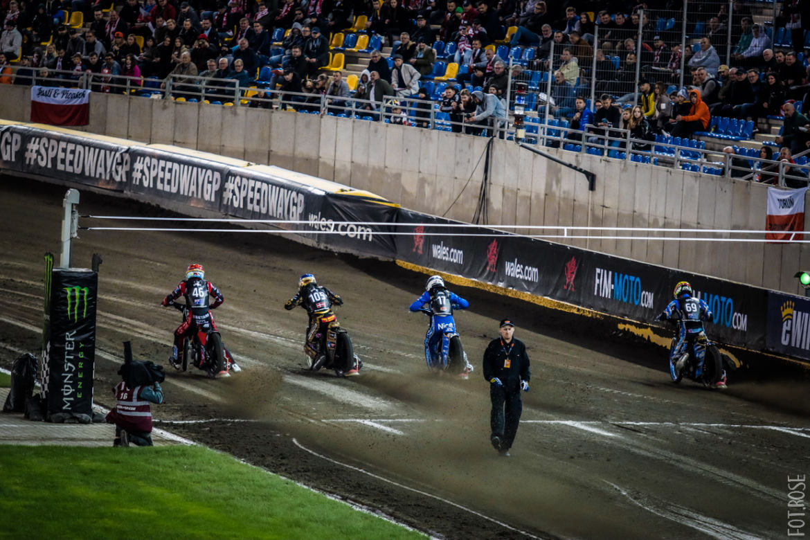 GP Toruń. Galeria zdjęć kibiców z Motoareny. Tak bawili się w piątek
