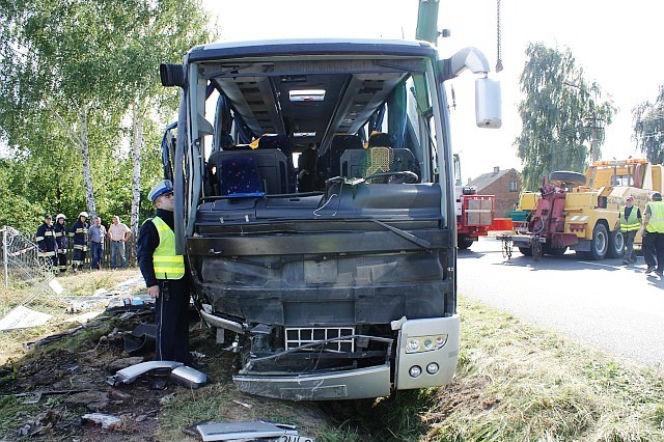 PRZEWRÓCONY AUTOKAR.