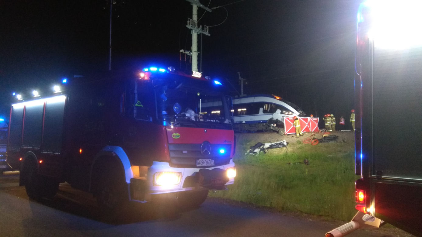 Uścianek Wielki. Nie chciała czekać, więc wjechała na zamknięty przejazd! Zabił ją pociąg Intercity [ZDJĘCIA]