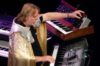 Problemy zdrowotne ikony Yes. Rick Wakeman przeszedł poważną operację - muzyk zabrał głos
