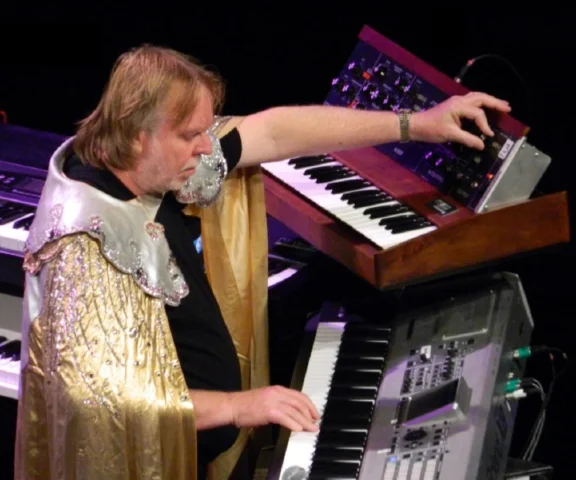 Problemy zdrowotne ikony Yes. Rick Wakeman przeszedł poważną operację - muzyk zabrał głos