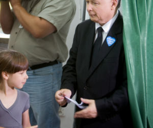 Jarosław Kaczyński głosuje w II turze