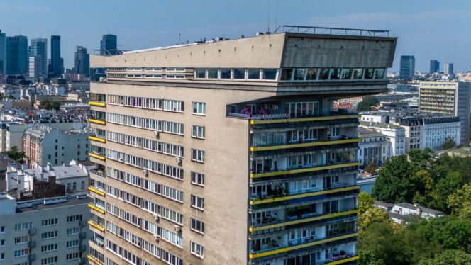 Młotek przy ul. Smolnej 8 w Warszawie