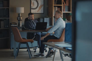 M jak miłość odc. 1898. Prokurator (Marcin  Kaleta), Andrzej Budzyński (Krystian Wieczorek)