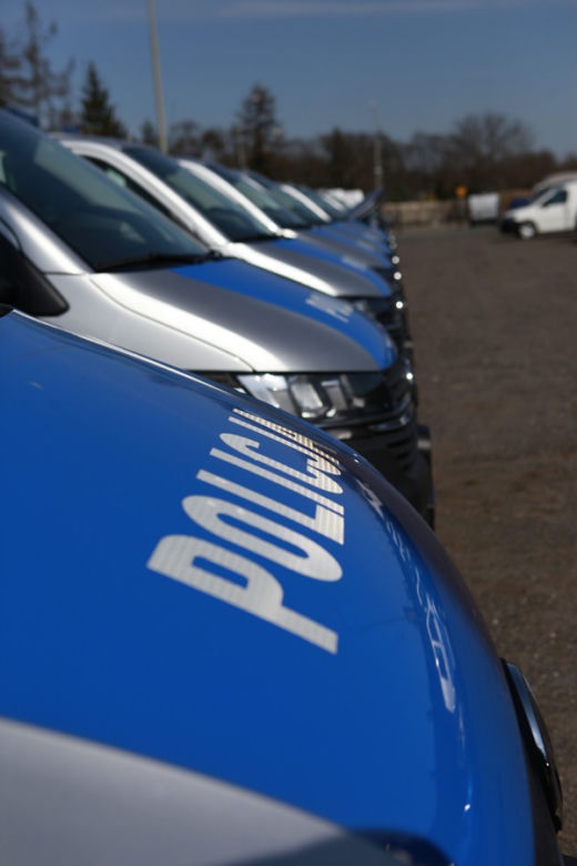 Nowe policyjne furgony patrolowe 