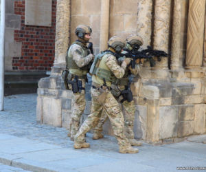 Brawurowa akcja kontrterrorystów na Ostrowie Tumskim. Odbijali zakładników z katedry 
