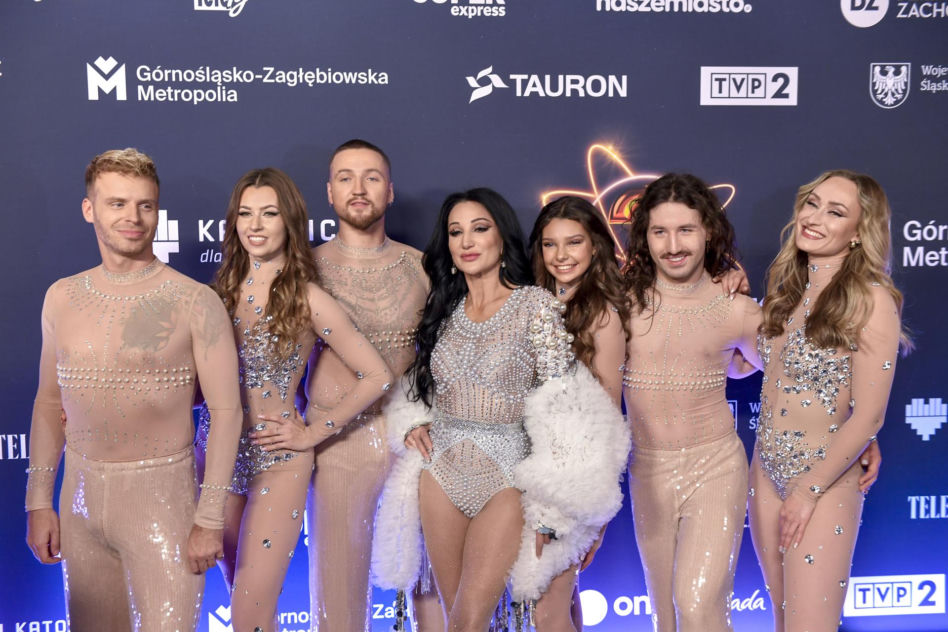 Steczkowska wygrała Sylwestra z Dwójką boskim ciałem i piórami