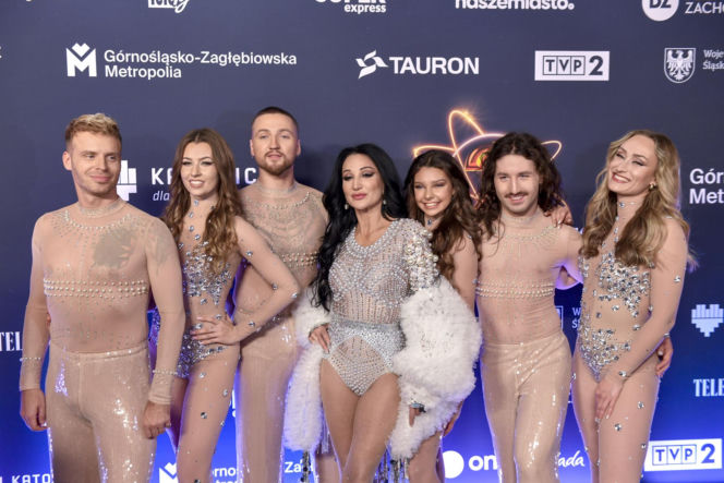 Steczkowska wygrała Sylwestra z Dwójką boskim ciałem i piórami