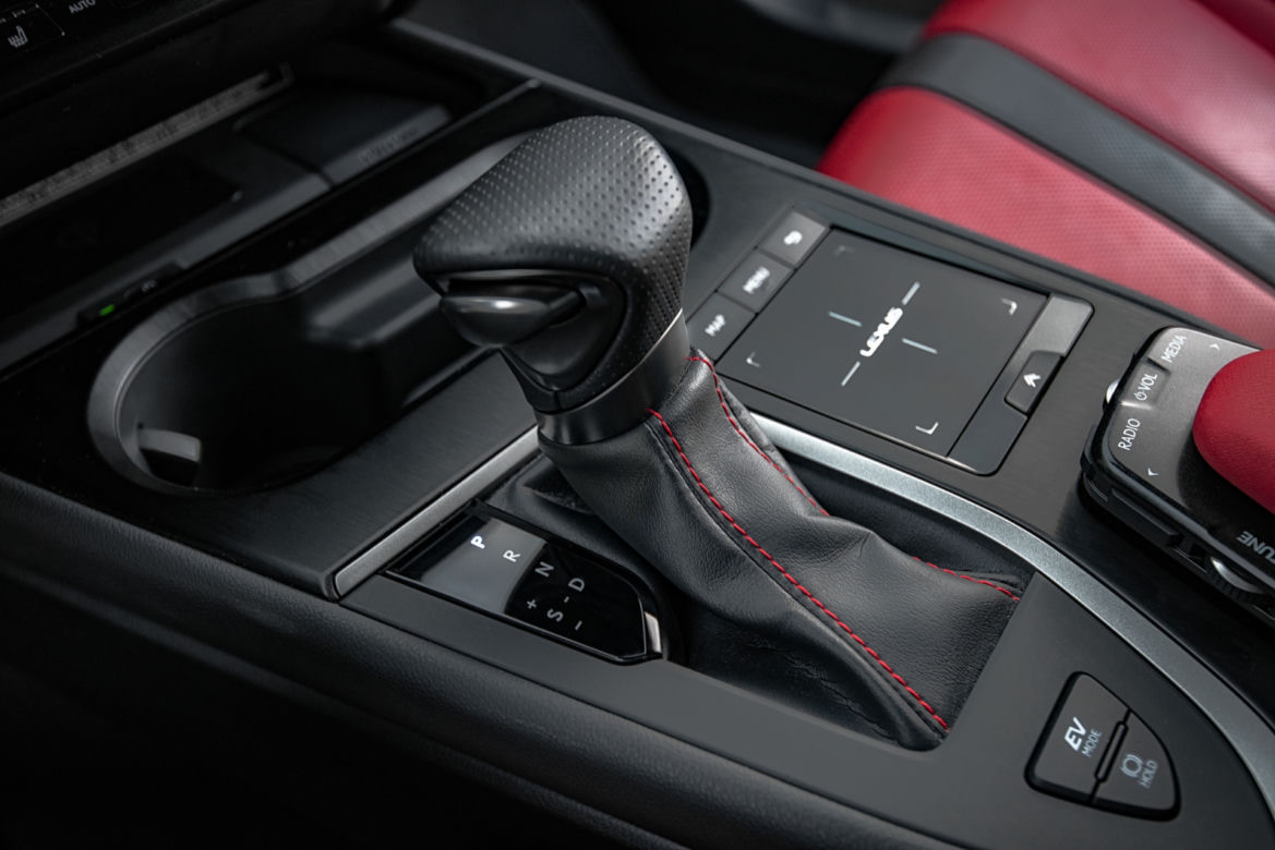 Lexus UX 250h E-Four F Sport