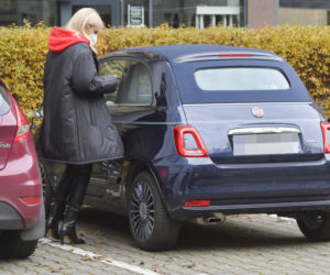 Agnieszka Woźniak-Starak jeździ Fiatem 500C Riva