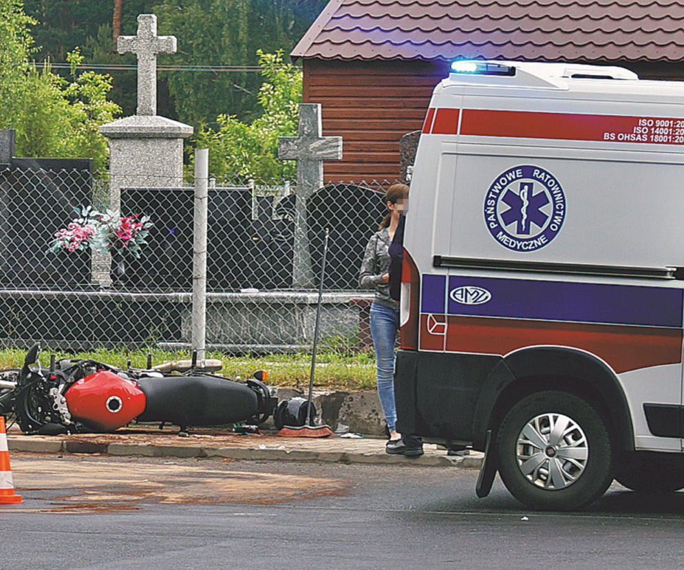 Pijany motocyklista wbił się w ogrodzenie