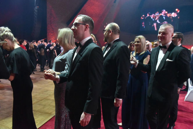 XIV Marszałkowski Bal Dobroczynny w CKK Jordanki. Zdjęcia ze środka. Efektowne kreacje VIP-ów