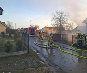 Pożar tuż przed świętami. Żywioł strawił cały dom w Wielkiej Wsi. Pilna zbiórka dla poszkodowanej rodziny!