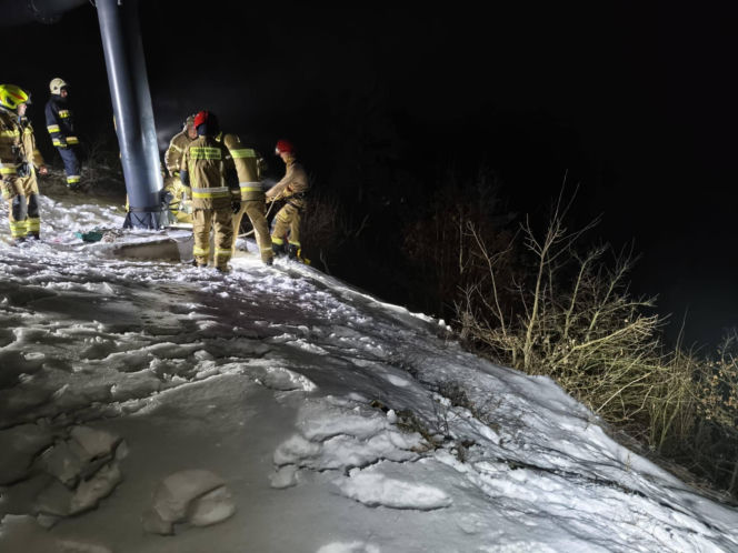 Kobieta spadła ze skarpy przy platformie widokowej. Dramatyczna akcja ratunkowa! [ZDJĘCIA]