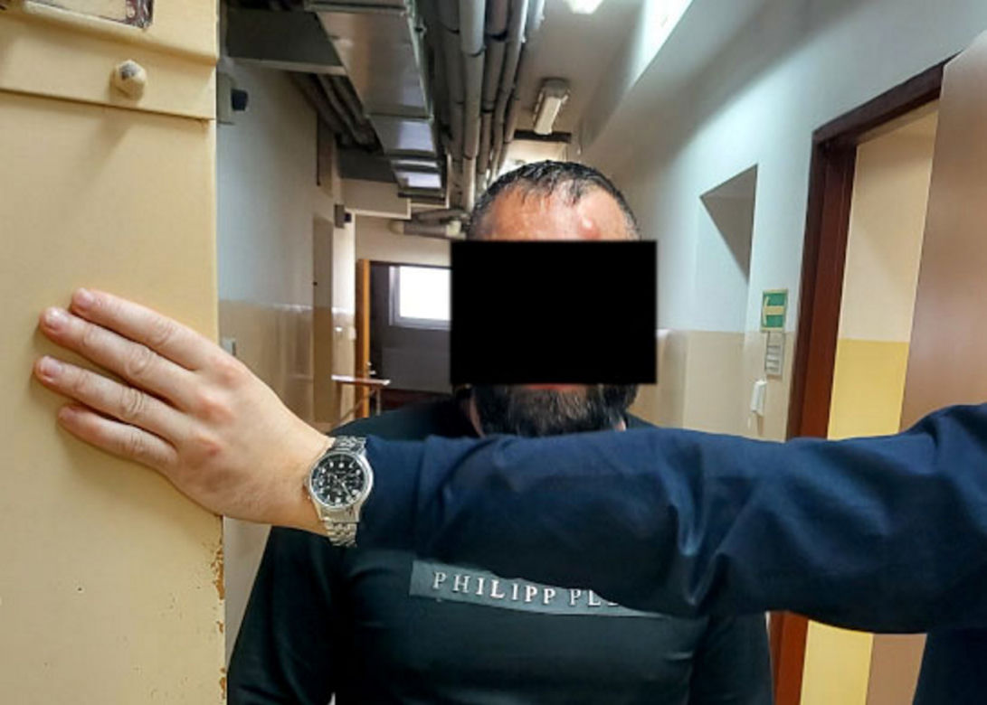 Wymusili haracz i grozili, że ją zabiją. Para sutenerów z Otwocka w rękach policji
