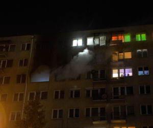 Dramatyczna akcja strażaków w 11-piętrowym wieżowcu na ul. Gagarina