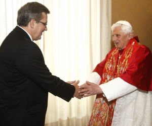 Benedykt XVI podarował prezydenckiej parze różańce
