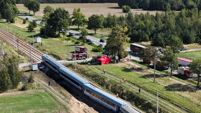 Wstrząsające zdjęcia z katastrofy kolejowej na Mazowszu