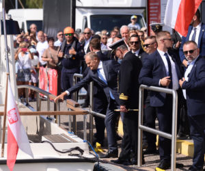 Święto Wojska Polskiego. Donald Tusk na jachcie w Gdyni.