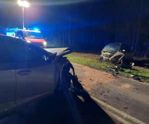 PILNE! Wypadek dwóch aut na trasie Starachowice - Tychów. Droga zablokowana