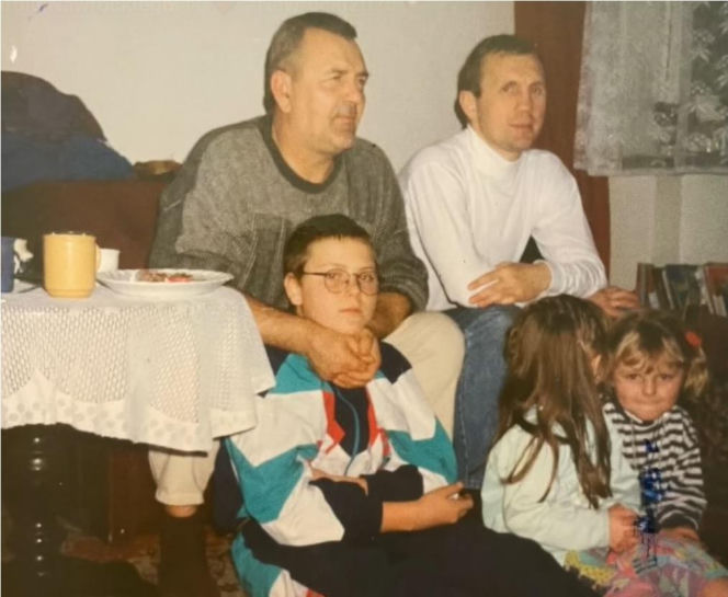 Karol Nawrocki kończy 43 lata! Zobacz, jak wyglądał w dzieciństwie