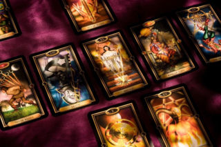 Karty tarota a znaki zodiaku. Znaczenie przypisanych symboli i karta Śmierci dla Skorpiona
