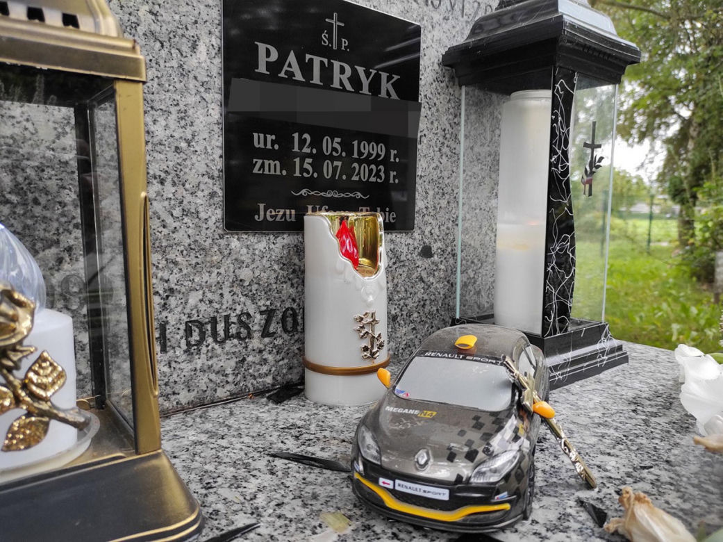 Zniszczenia na grobie syna Sylwii Peretti. Wystarczyła chwila nieuwagi, smutny widok