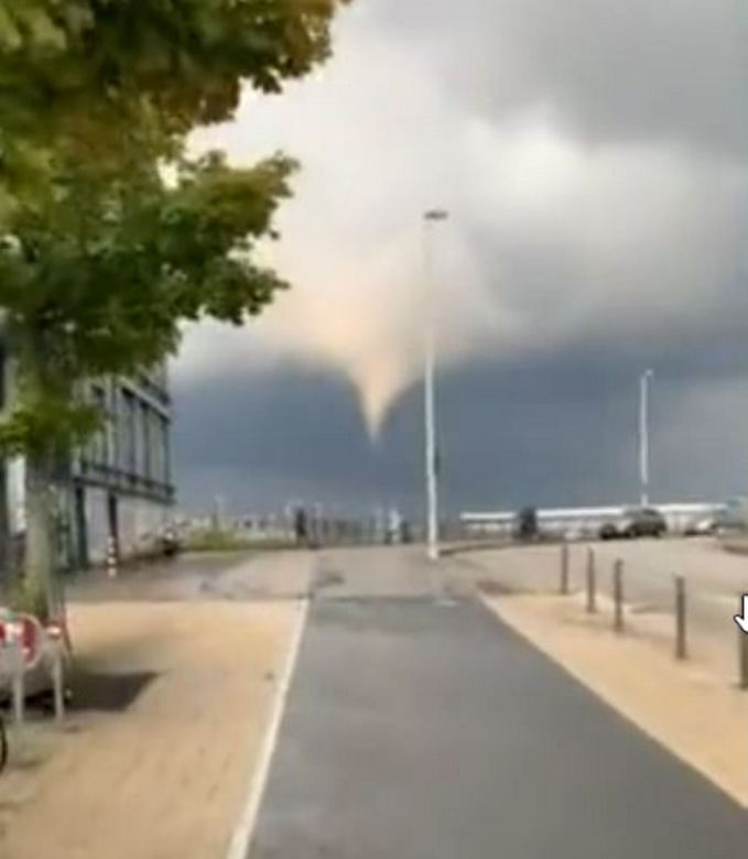 Tornado porywa ludzi i wrzuca do Bałtyku! Szok na wybrzeżu
