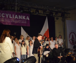 Koncert muzyki chrześcijańskiej przyciągnął tłumy! Zobacz zdjęcia z Cecylianki