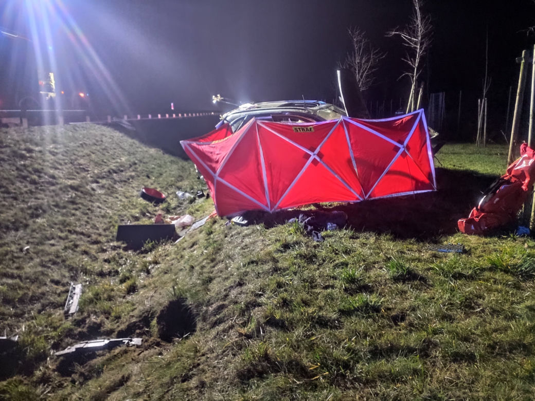  Tragiczny wypadek na S7. Luksusowe auto ROZTRZASKANE