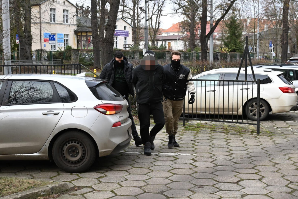 Sprawca ataku na strażaków z zarzutami