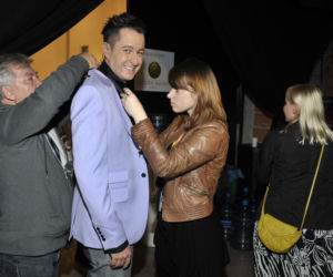 Tak na początku kariery wyglądał Piotr Kędzierski. Dziś trudno go rozpoznać na starych zdjęciach