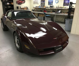 Corvette C3 z przebiegiem 1447 mil 