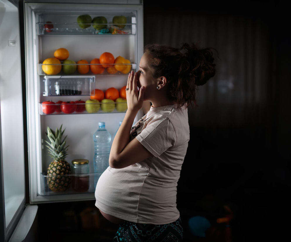 Nietypowy apetyt w ciąży bywa ważnym sygnałem. Mówimy, kiedy to już nie jest normalne