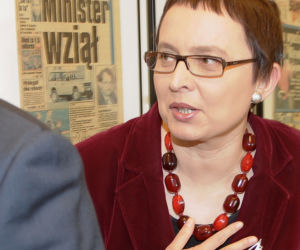 Super Express wywołał panią minister do tablicy