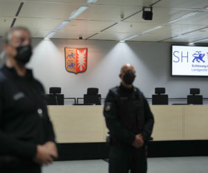96-letnia Irmgard F. sekretarka z obozu w Stutthof przed sądem. Z pierwszej rozprawy uciekła 