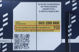 W kominiarkach wspinają się na pociągi i nagrywają. PKP ostrzega. Śmiertelny trend dotarł do Polski