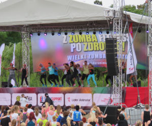 Niedzielny maraton zumby na plaży w Brzeźnie