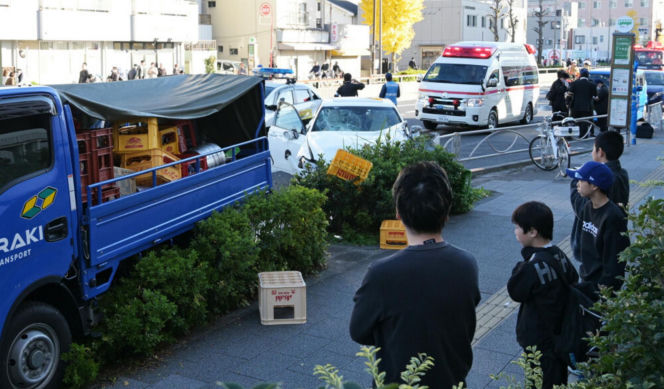 Japonia/ Samochód wjechał w pieszych w Tokio; dwie osoby bez oznak życia, kilkoro rannych