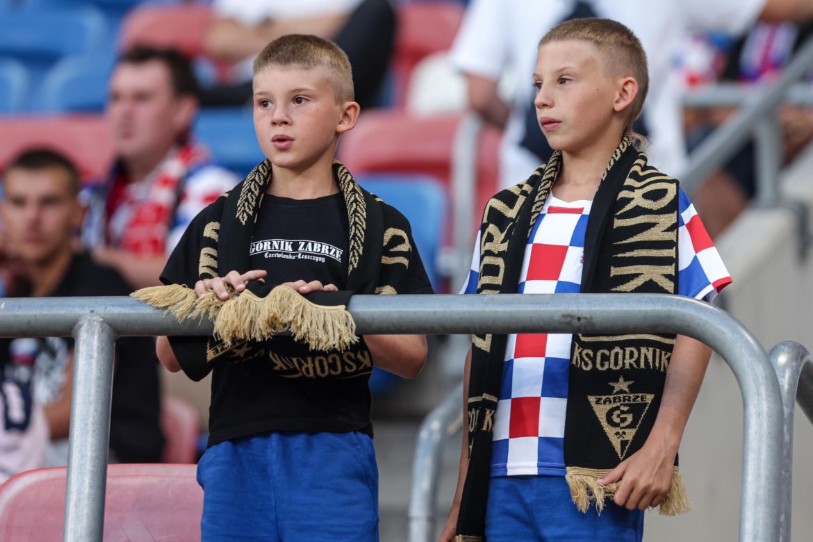 Górnik Zabrze - Termalica Nieciecza. Niesamowita atmosfera na Arenie Zabrze! Kibice Górnika dopingują swoją drużynę