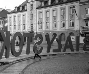 Nauczyciel VII LO robi zdjęcia aparatami analogowymi. Ma też Zorkę!