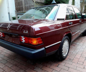 Mercedes-Benz 190E z przebiegiem 499 km