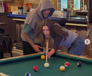 Paznokcie w tym kolorze będą hitem jesieni. Hailey Bieber już lansuje ten odcień