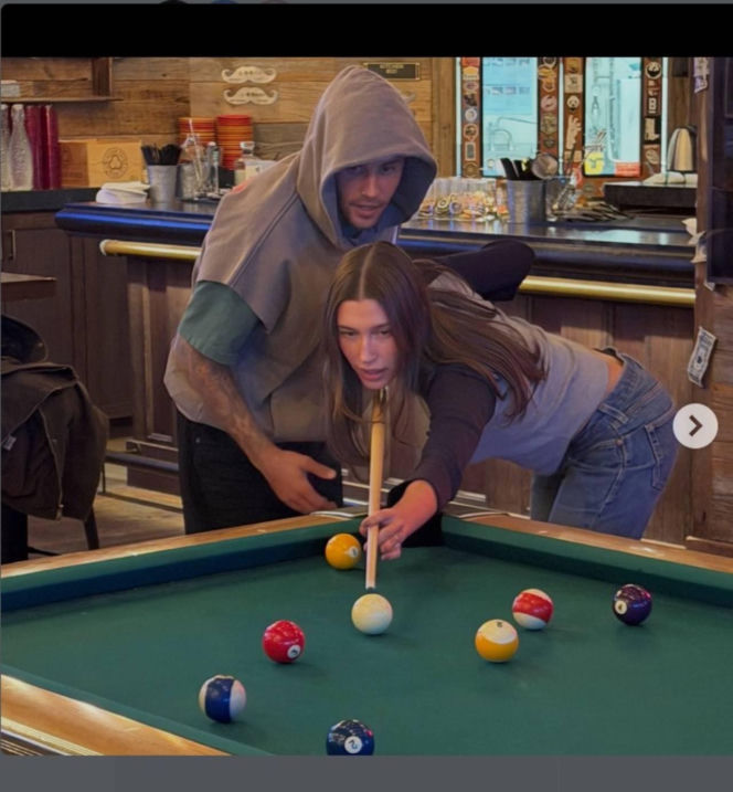 Paznokcie w tym kolorze będą hitem jesieni. Hailey Bieber już lansuje ten odcień