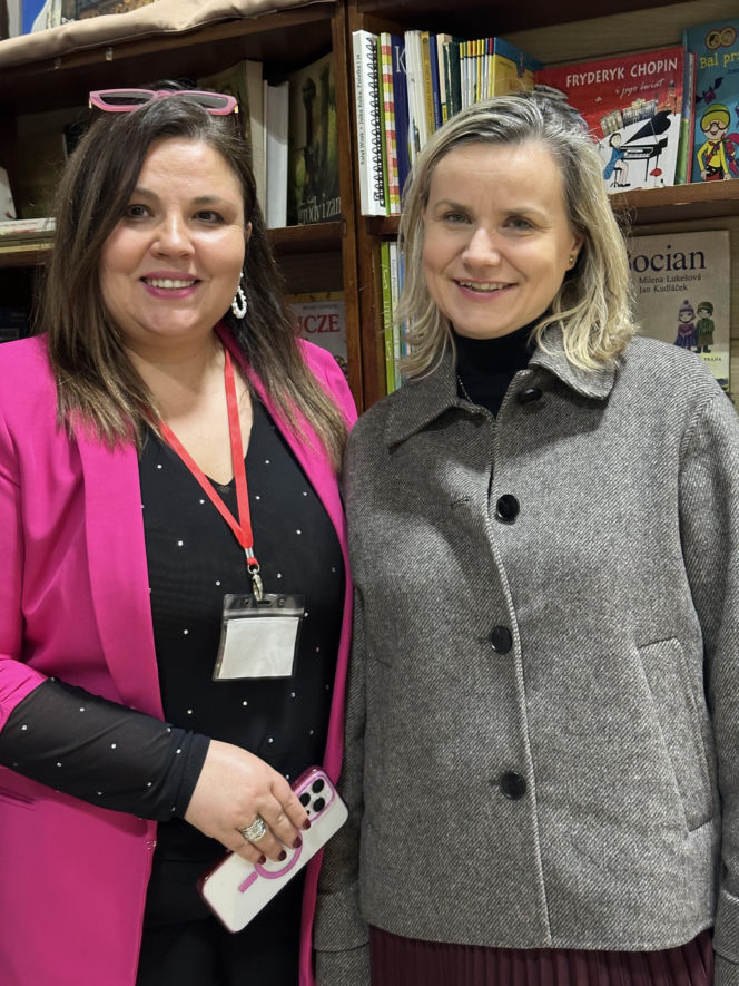 Mobilna biblioteka ruszyła do polskich szkół w USA